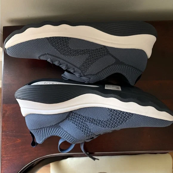 Clarks Cloudsteppers Women's Circuit Tie Denim Blue Knit Size 7.5 - Picture 3 of 5